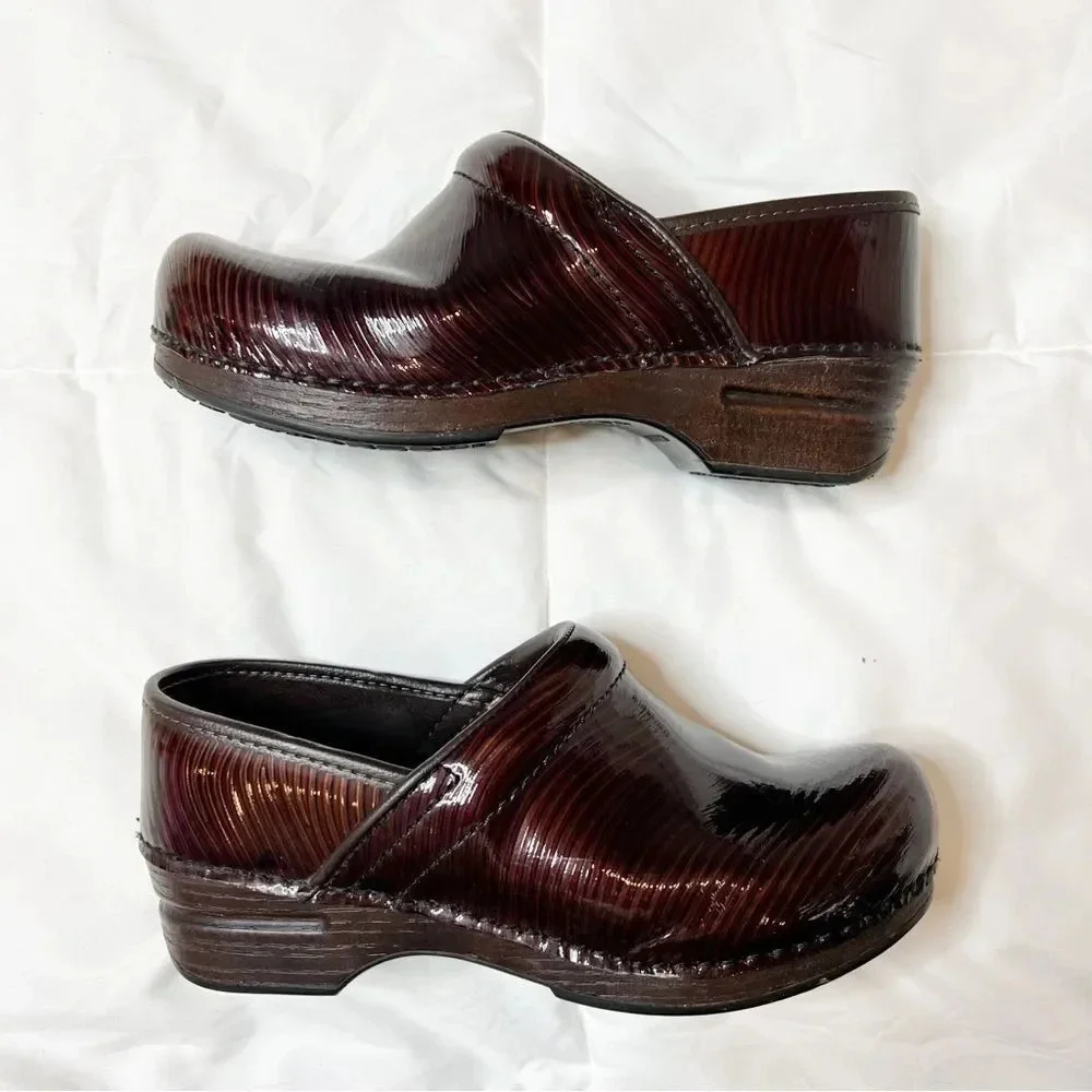 Dansko Abstract Line Print Clog Shoes - Picture 2 of 11